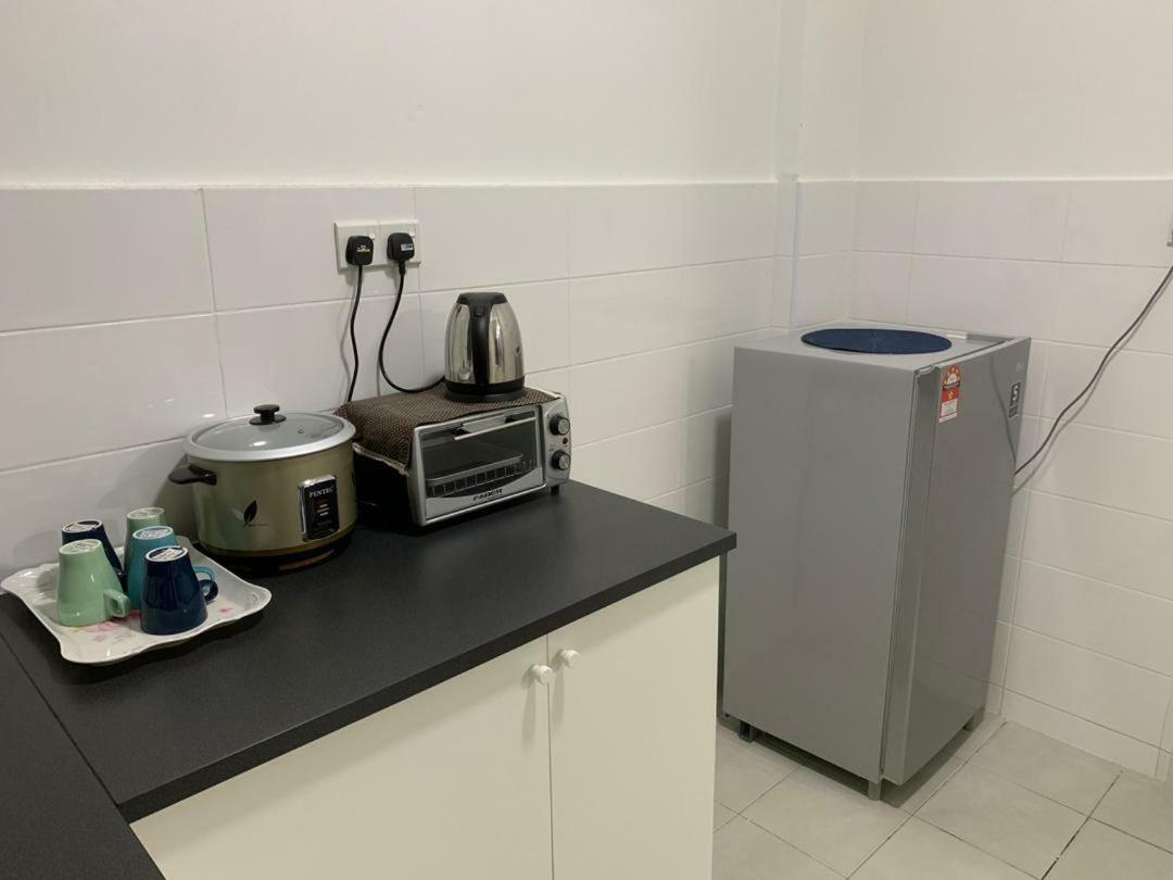 Putra 1 Pool Homestay Bandar Seri Putra Kampong Sungai Buah Exterior foto