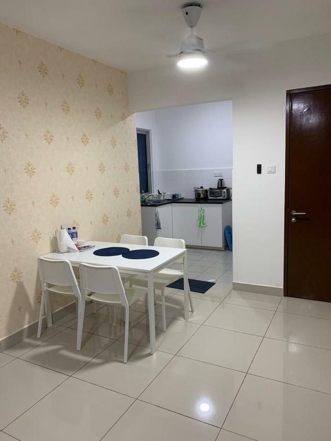 Putra 1 Pool Homestay Bandar Seri Putra Kampong Sungai Buah Exterior foto