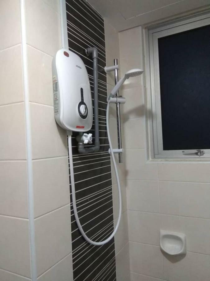 Putra 1 Pool Homestay Bandar Seri Putra Kampong Sungai Buah Exterior foto